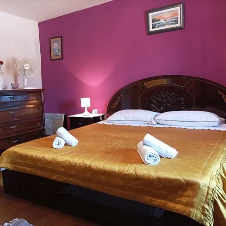 Appartement In Stone House On Hvar *